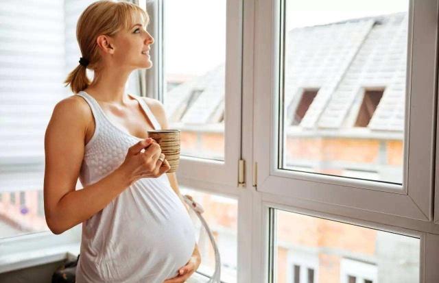 临产前几周孕妇一个人在家待产可以吗?不是医生吓唬你,是要